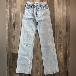 Abercrombie & Fitch Light Wash 90s Relaxed Jeans